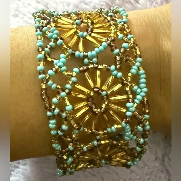 VINTAGE Hand Beaded Star Burst Blue + Gold Bracelet 7.5” - Picture 3 of 3